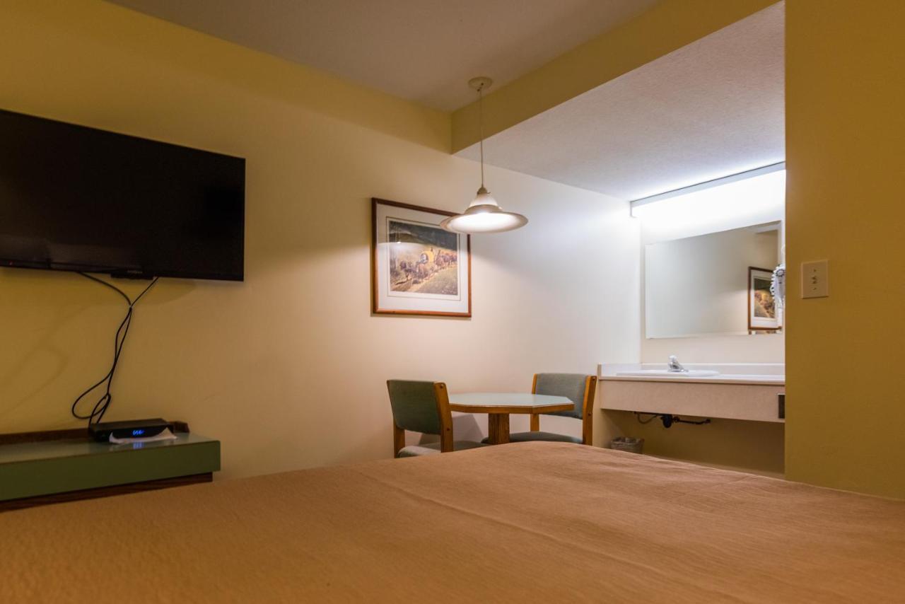 The Ranchland Inn Kamloops Extérieur photo